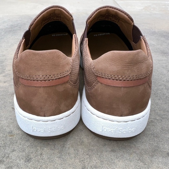 NWOT SEIBEL SIZE 43 MENS TAN SUEDE SLIP-ONS - Picture 6 of 8